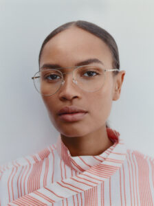 Monture MYKITA aux courbes maîtrisées pour adoucir un visage carré femme