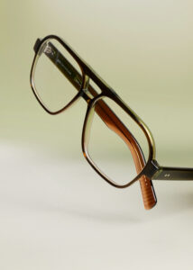 Matériaux haut de gamme des lunettes Götti : titane léger et acétate premium pour un confort optimal