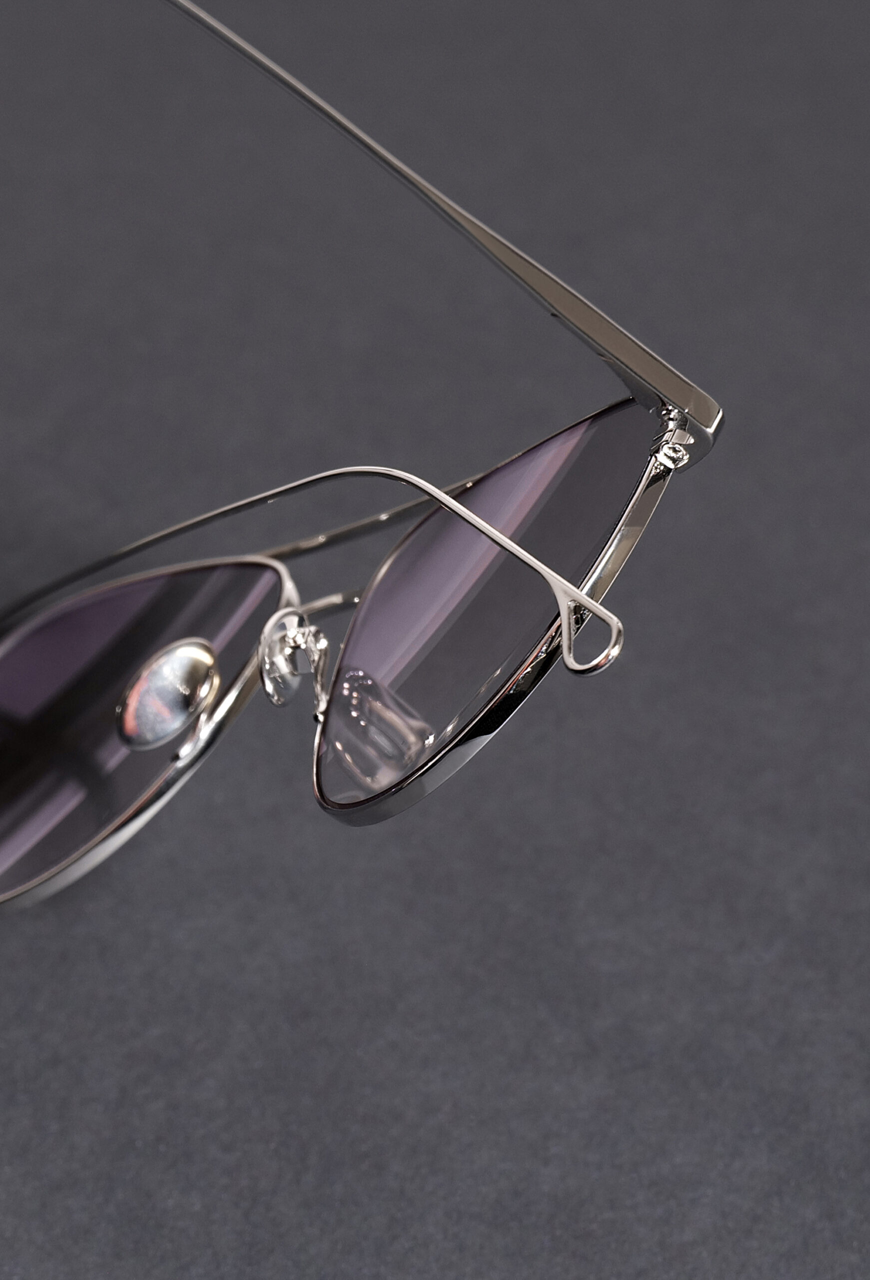 Matériaux haut de gamme des lunettes Götti : titane léger et acétate premium pour un confort optimal