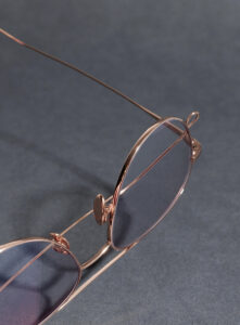 Matériaux haut de gamme des lunettes Götti : titane léger et acétate premium pour un confort optimal