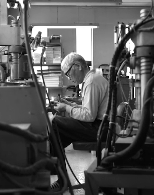 Fabrication artisanale des lunettes Matsuda dans les ateliers au Japon