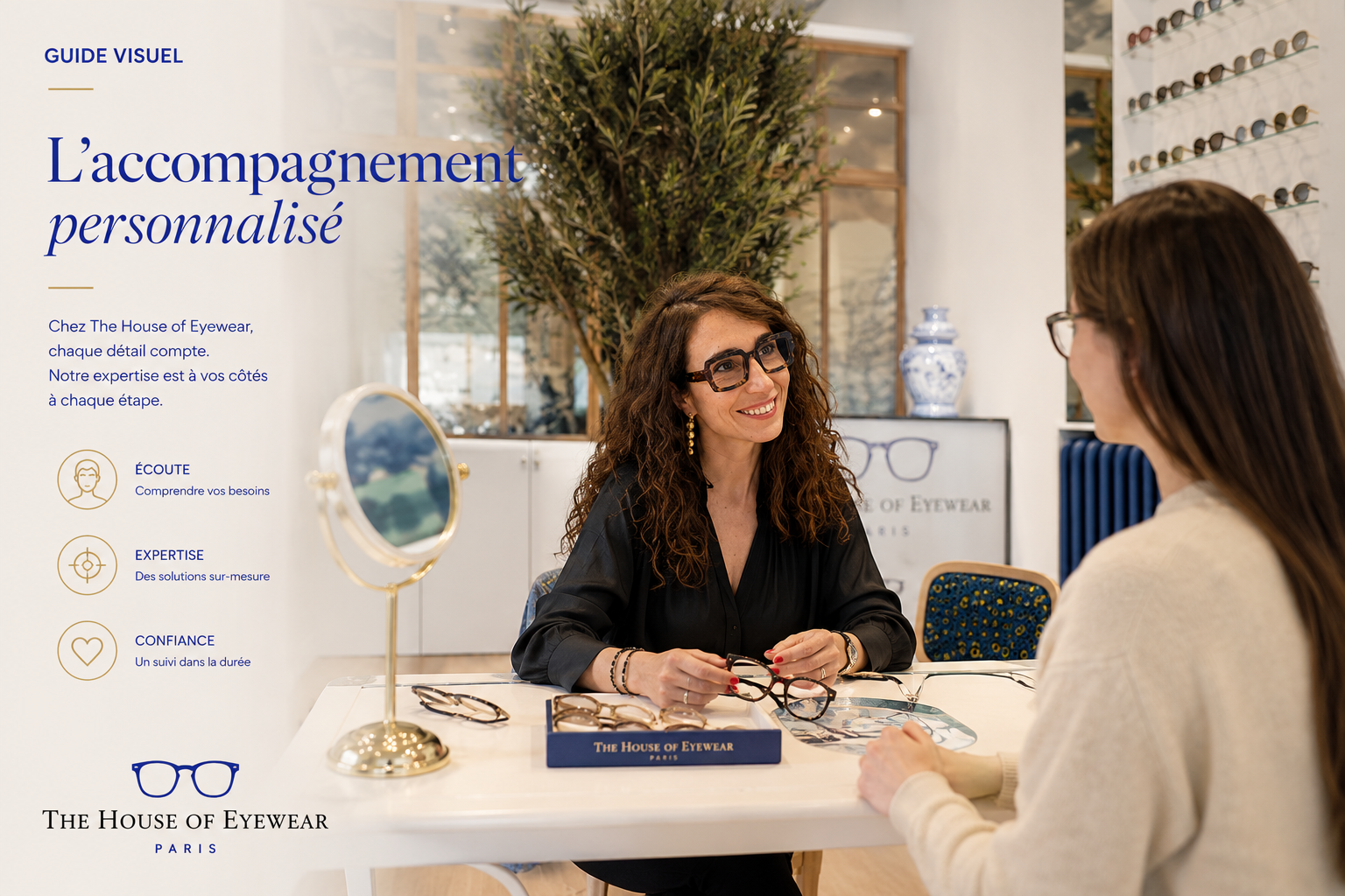 Sandrine Da Costa accompagne une cliente dans le choix de sa monture et de ses verres au sein de The House of Eyewear, opticien indépendant spécialisé en verres progressifs et lunettes de créateurs à Paris.